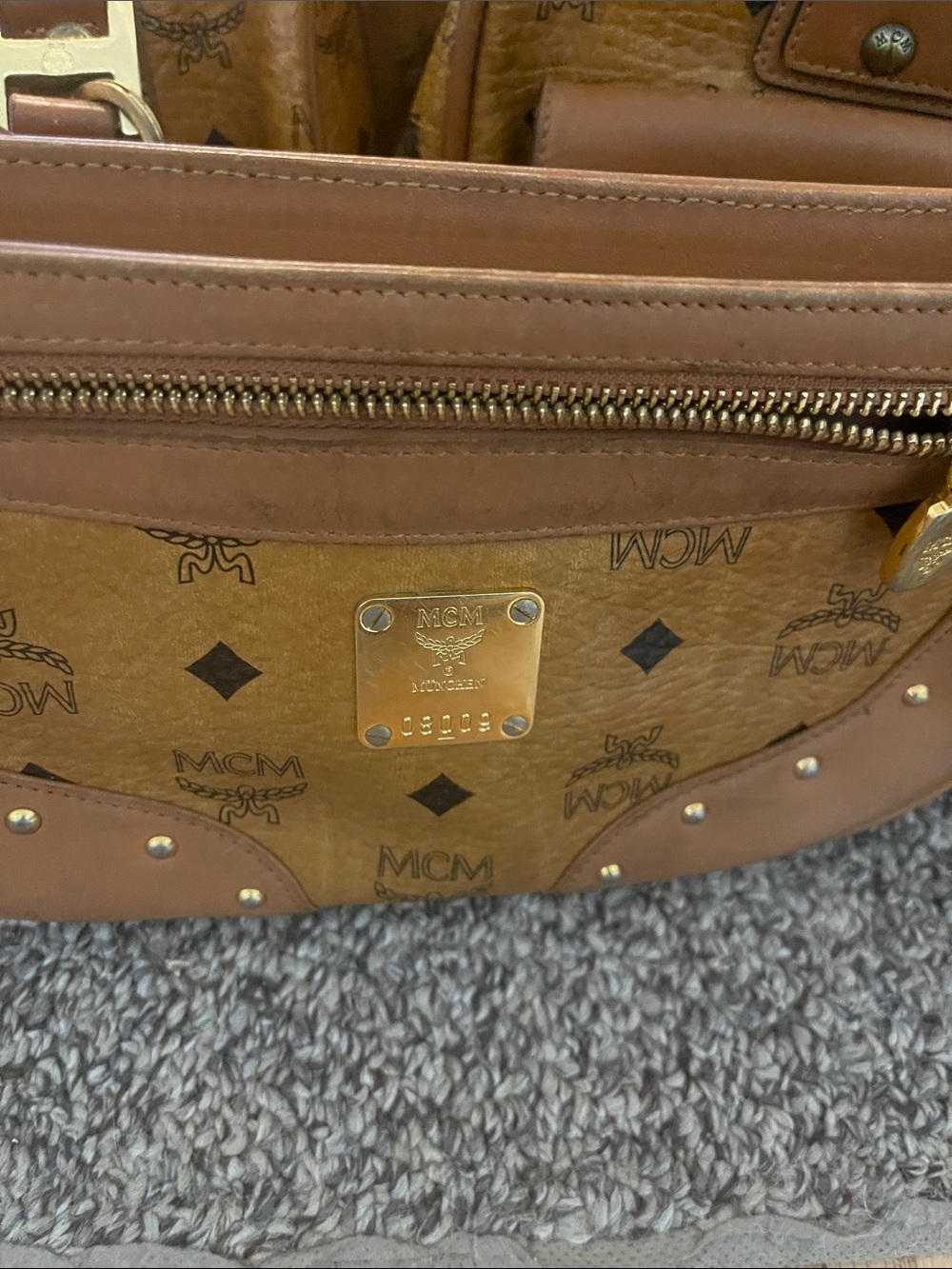 MCM bags in cognac, silver gray, princess lion and black - Picture 3 of 3